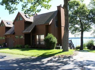 2233 Fleming Dr, Delavan, WI 53115