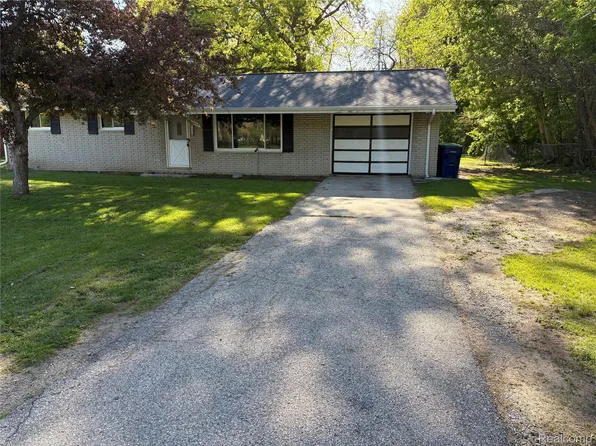 6644 Dorwood Rd, Saginaw, MI 48601