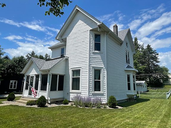3rd image of 602 E Main St