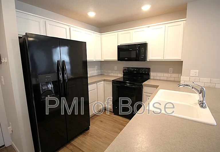 960 S Nautilus Ave — Photo 5