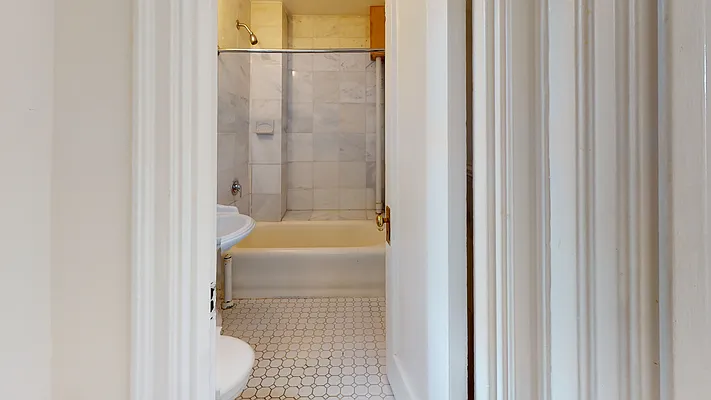 Rented by Bond New York | media 41