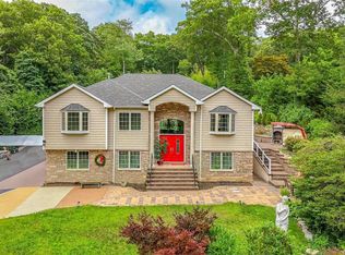 214 Beverly Rd, South Huntington, NY 11746