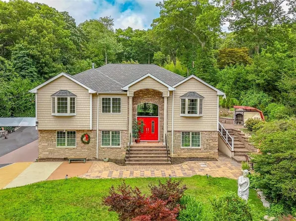 214 Beverly Road, South Huntington, NY 11746