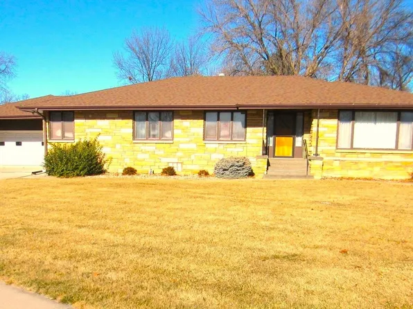104 Willard Ave, Genoa, NE 68640