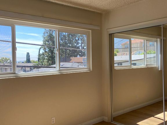 3rd image of 528 E Verdugo Ave #M