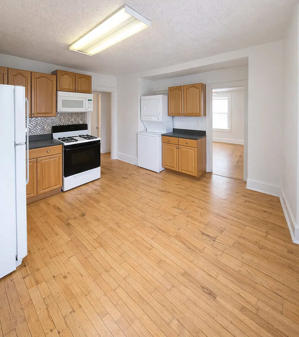 4 bed, $2,000 — Photo 2