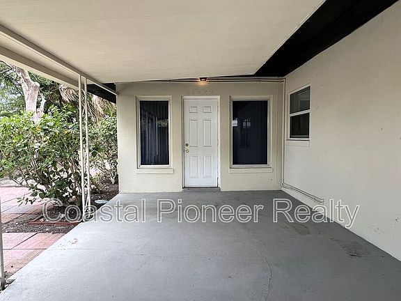 3rd image of 2489 Del Rio Way