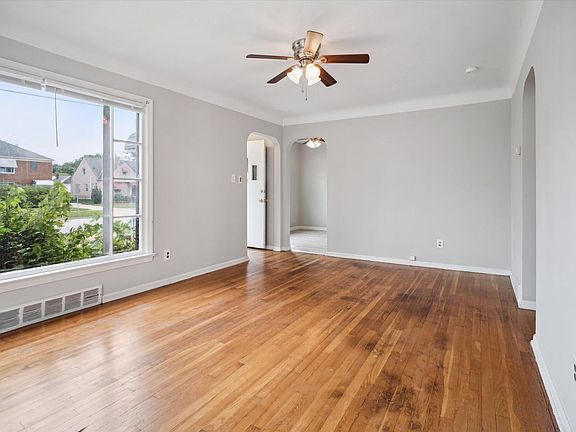 3rd image of 6118 W 54th St