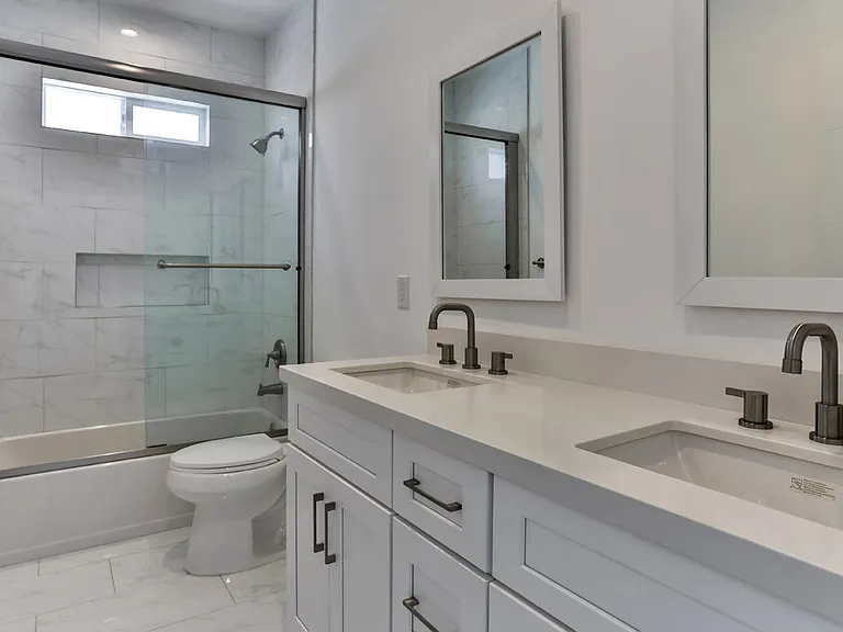 3946 S Budlong Ave #1/2 — Photo 18