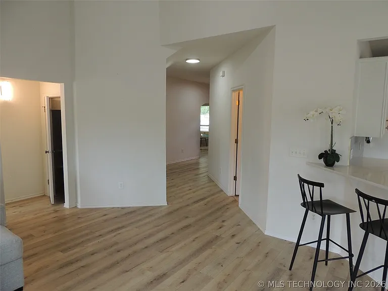 4416 W Indianola St — Photo 15