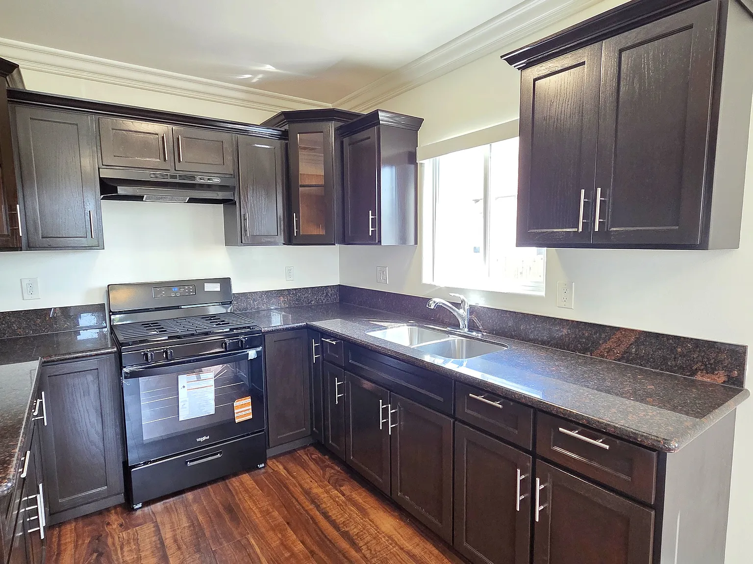 1719 W 39th Pl — Photo 2