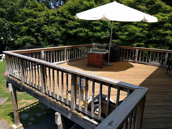 Backyard Deck off Kitchen