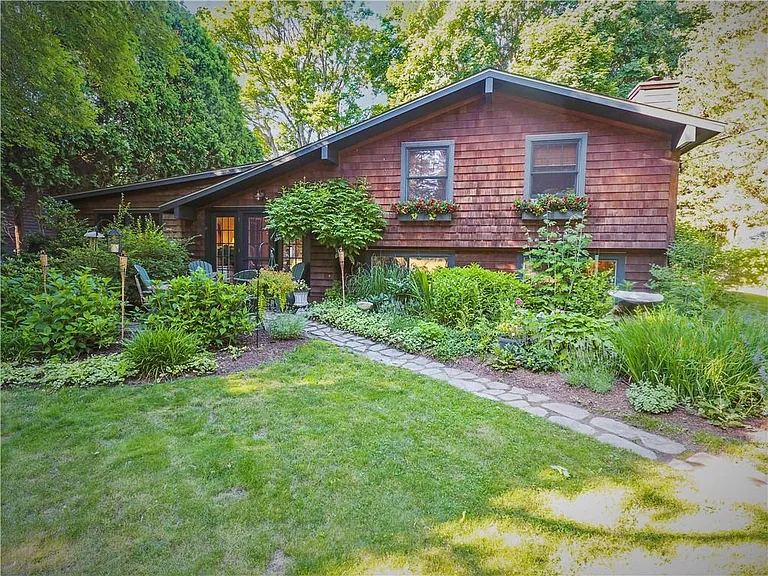 95 Wood Ln — Photo 4