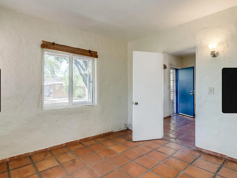 3913 E Montecito St — Photo 14
