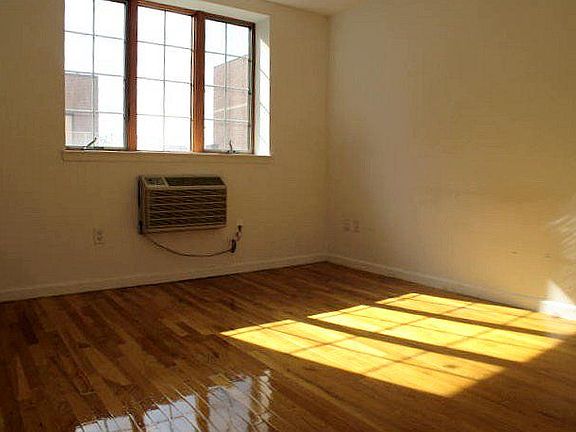 3rd image of 2710 Astoria Blvd #4C