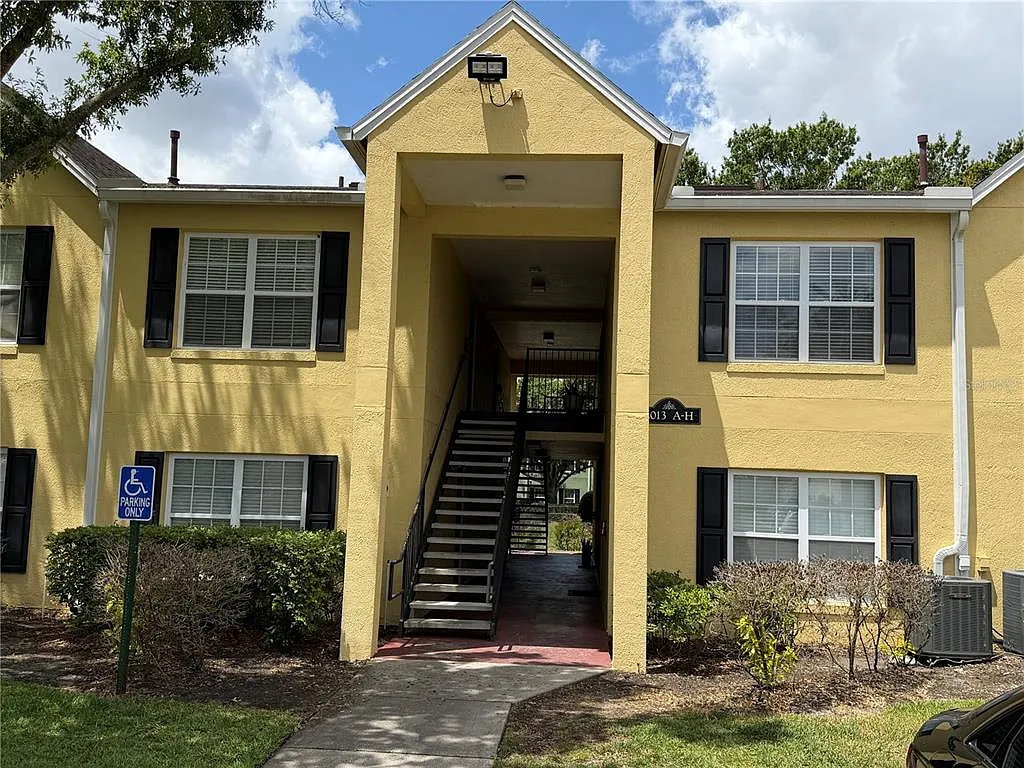 Building Photo - 2013 Dixie Belle Dr #A