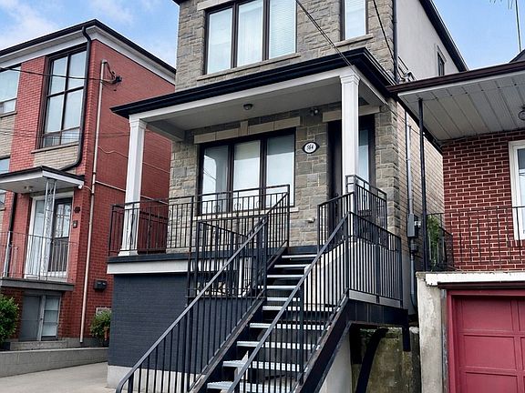 3rd image of 564 Blackthorn Ave