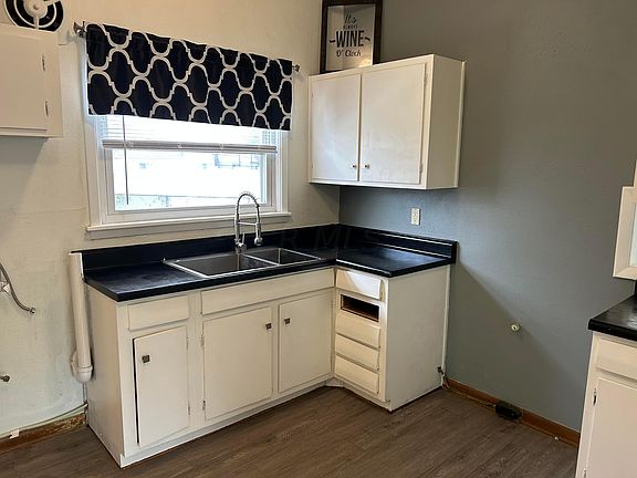 5th image of 2910 Dennis Ln