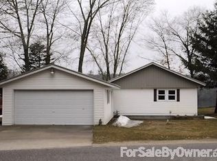 5847 S Croton Hardy Dr, Newaygo, MI 49337