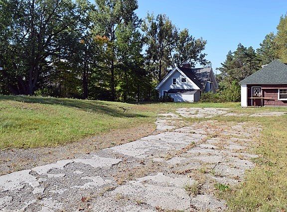 4th image of 55 Franklin Ave