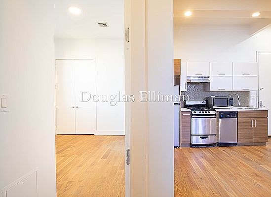 4th image of 257 Jefferson St #2F
