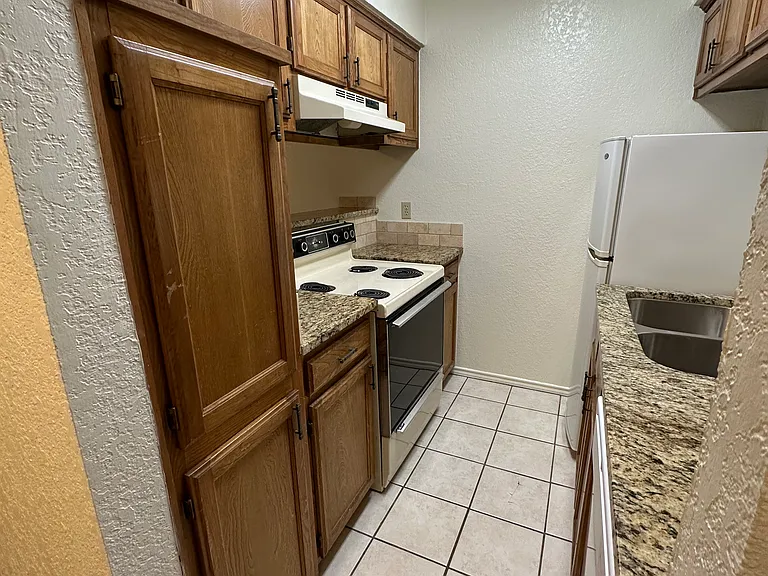 924 W Chestnut St #3 — Photo 5