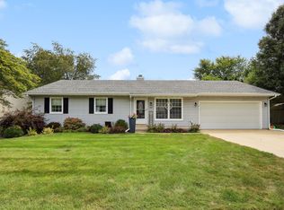 402 Crestwood Dr, Saint Joseph, IL