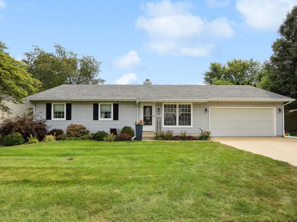 402 Crestwood Dr, Saint Joseph, IL 61873