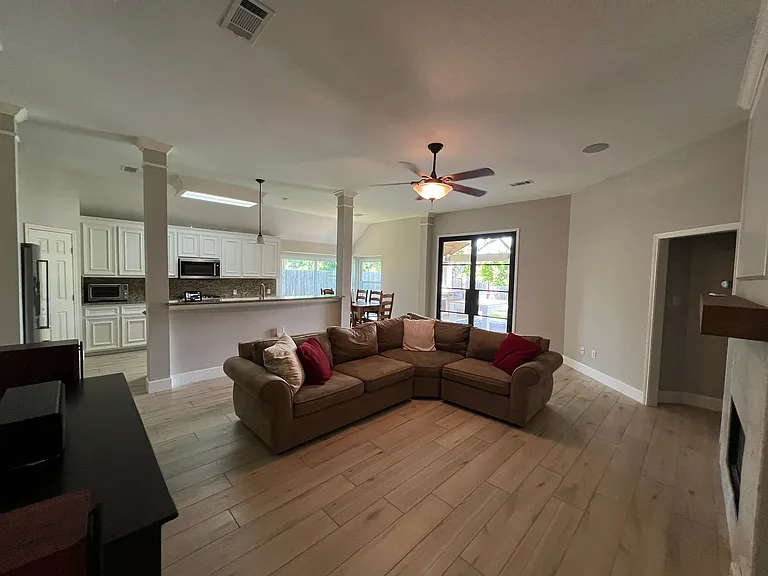 2838 Five Oaks Dr — Photo 9