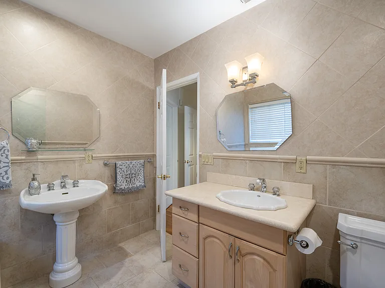 14024 Cantlay St — Photo 22