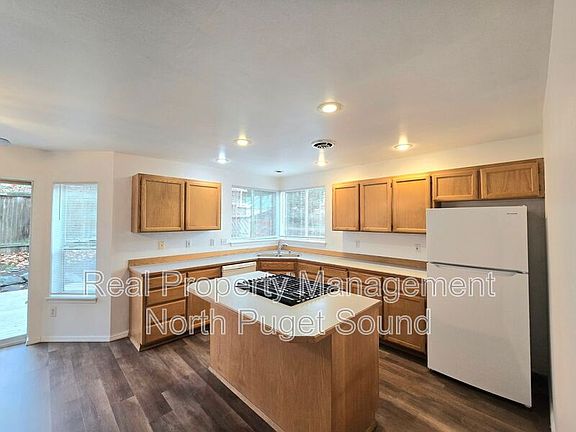 2nd image of 5231 69th Dr NE