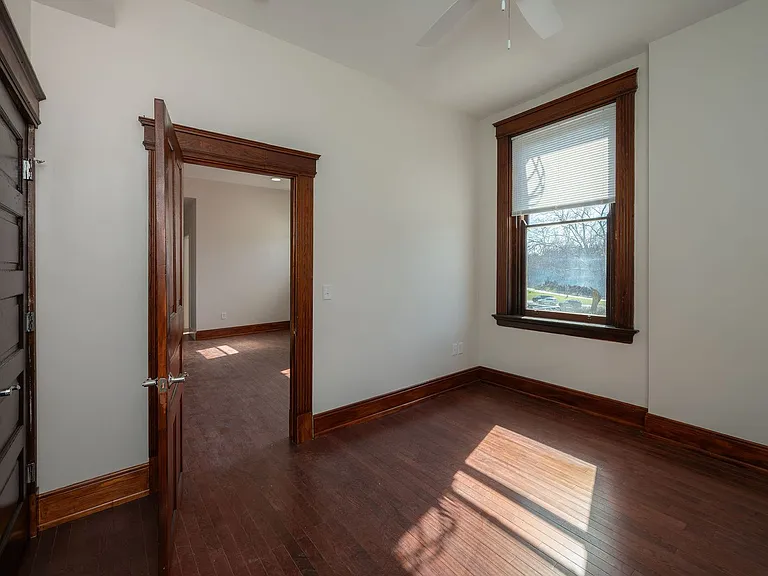 1740 Brewster Ave — Photo 15