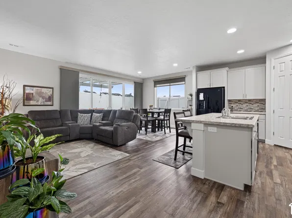 313 W Quartz Rd, Tooele, UT 84074