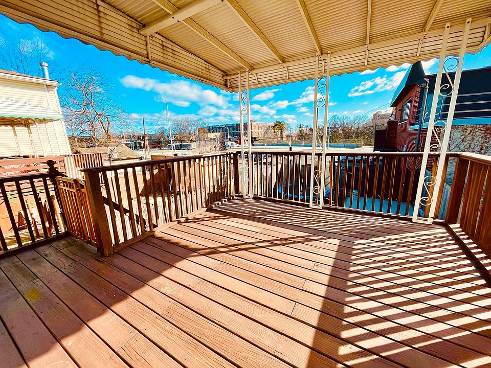 HUGE rear deck - accessible from master bedroom
