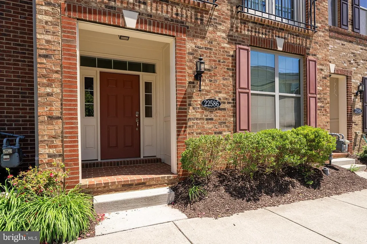 4 bed, 2164 sqft, $3,500 — Photo 4