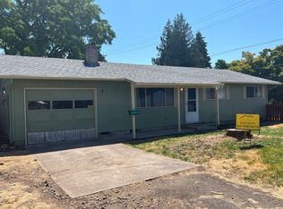 5040 E St APT 4, Springfield, OR 97478