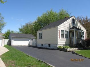 915 S Charlotte St, Lombard, IL 60148