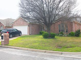 6402 Saint Leonard Dr, Arlington, TX 76001