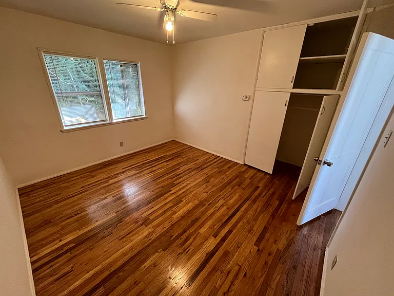 327 Riverdale Dr #14 — Photo 9