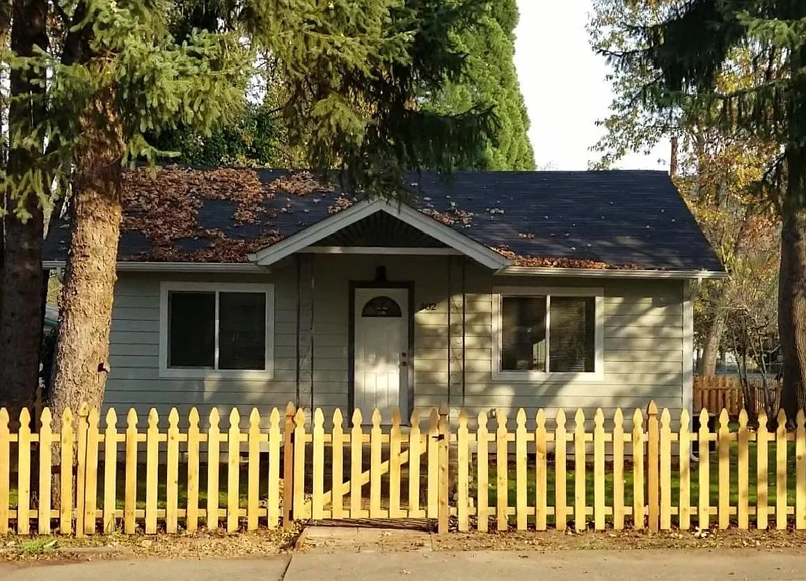 302 Broadway St photo 1