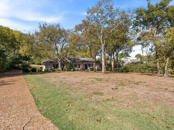 701 Vosswood Dr, Nashville, TN 37205