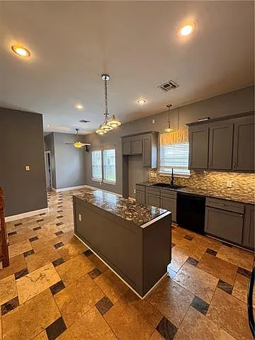 220 Surrey Dr — Photo 5