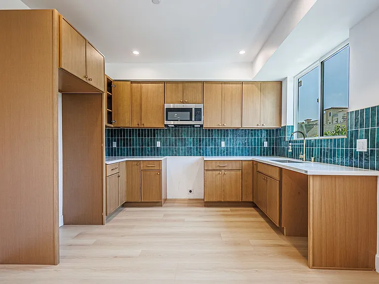 Gorgeous New Townhomes Next To la Cienega Park — Photo 19