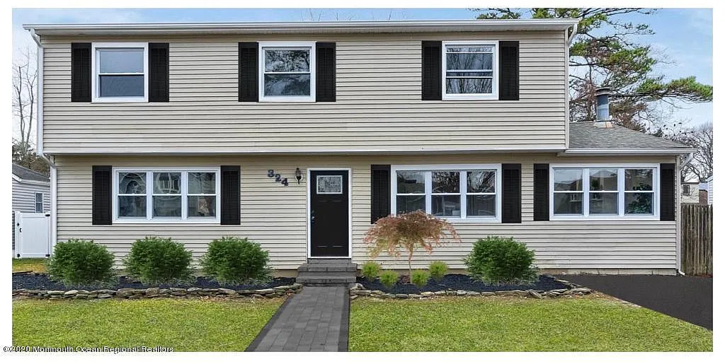 324 Alden St photo 1