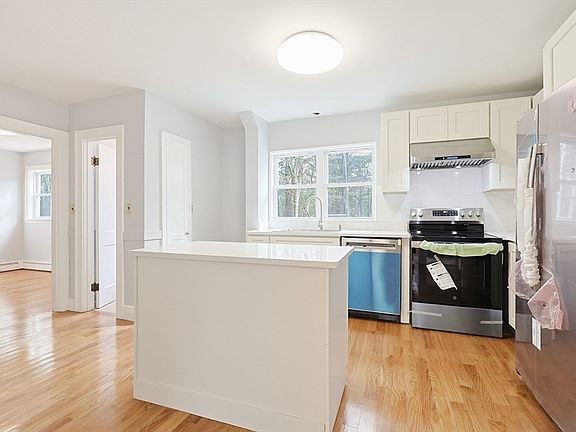 3rd image of 234 York St