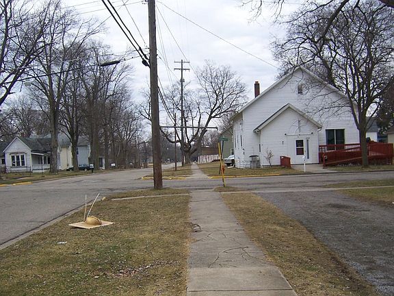 4th image of 128 N Church St