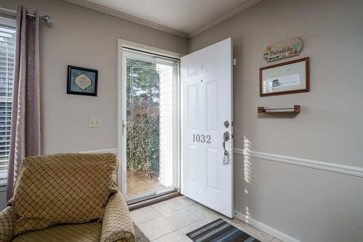 Unit Photo - 1032 Fairfax Dr