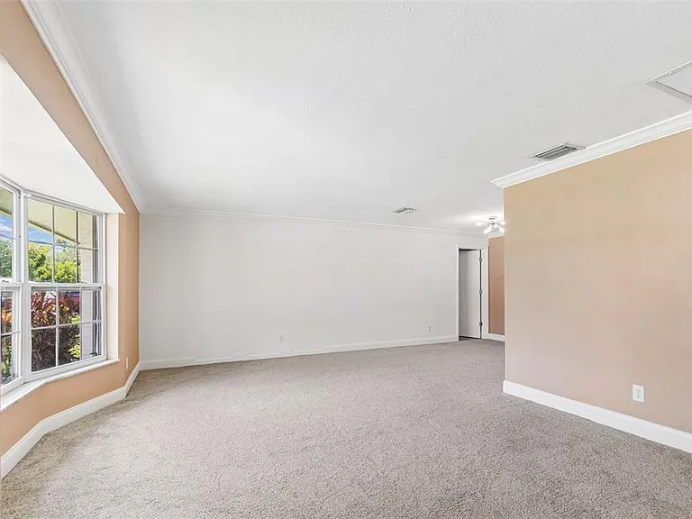 1230 15th Ct SW — Photo 2