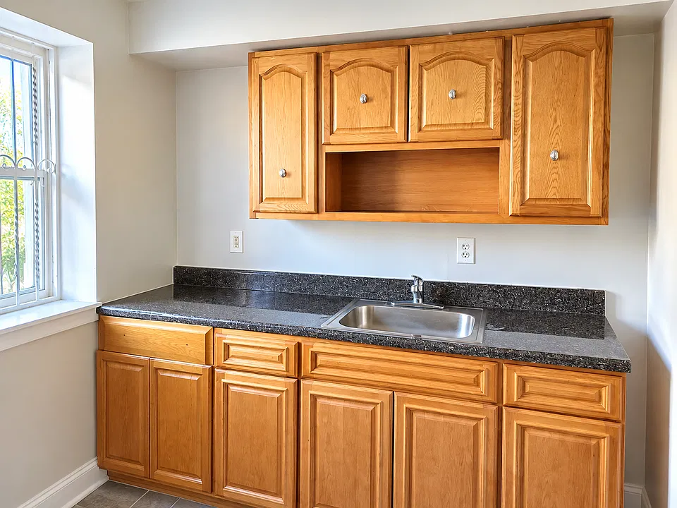 142-143 N Walnut St #12