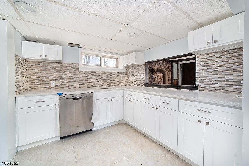 1st image of 31 Northwestern Way